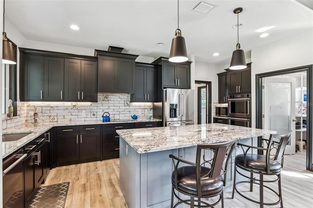 For Sale: $600,000 (2 beds, 2 baths, 2087 Square Feet)