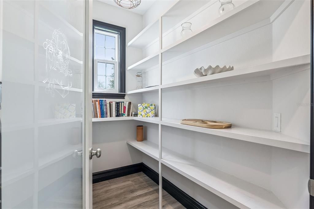 For Sale: $600,000 (2 beds, 2 baths, 2087 Square Feet)