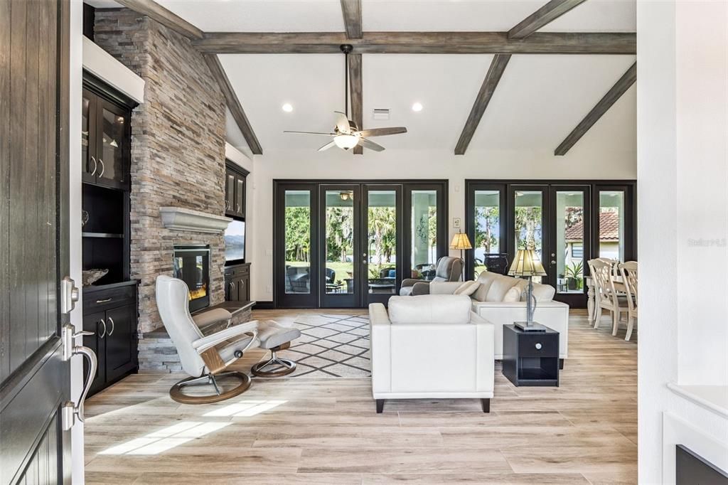 For Sale: $600,000 (2 beds, 2 baths, 2087 Square Feet)