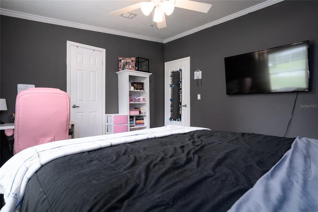 For Sale: $474,900 (4 beds, 2 baths, 1944 Square Feet)