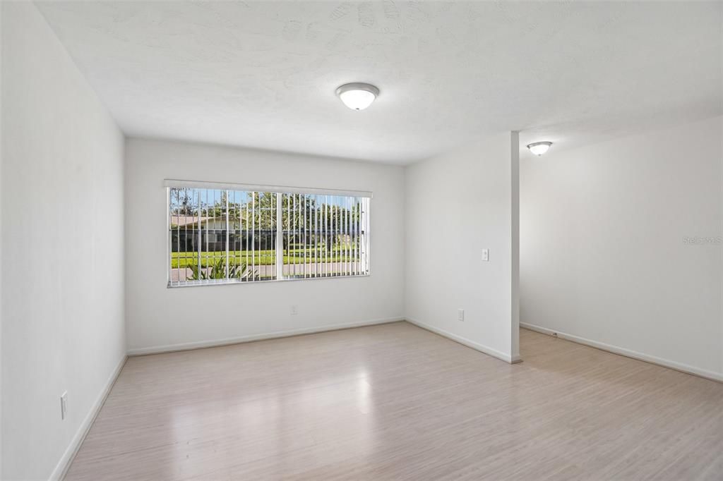 For Sale: $315,000 (3 beds, 2 baths, 1272 Square Feet)