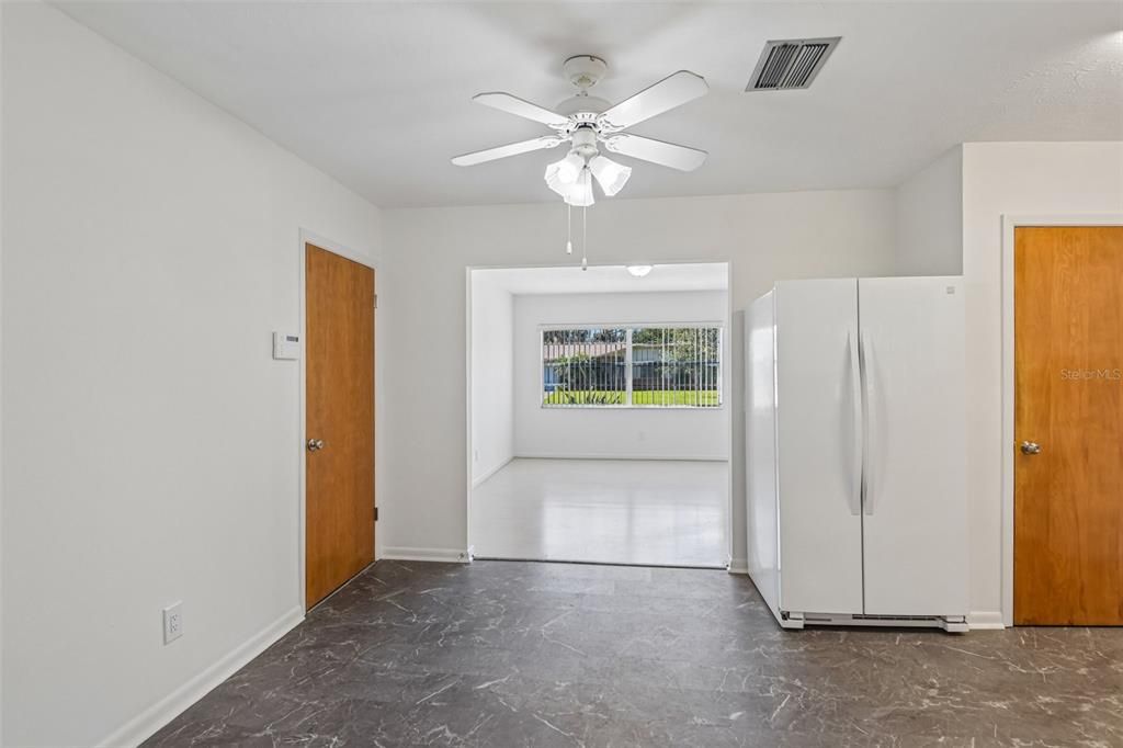 For Sale: $315,000 (3 beds, 2 baths, 1272 Square Feet)