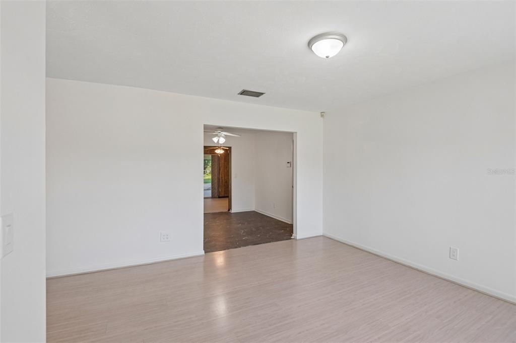 For Sale: $315,000 (3 beds, 2 baths, 1272 Square Feet)