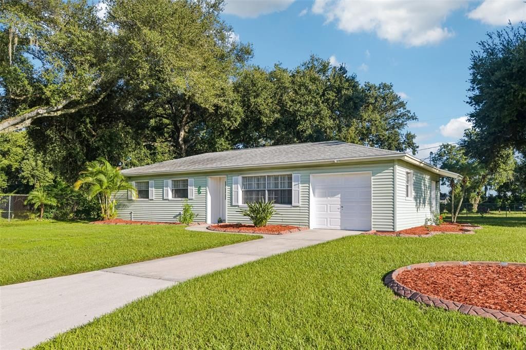 For Sale: $315,000 (3 beds, 2 baths, 1272 Square Feet)