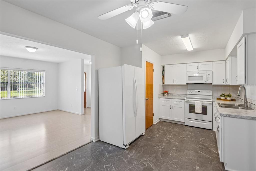 For Sale: $315,000 (3 beds, 2 baths, 1272 Square Feet)