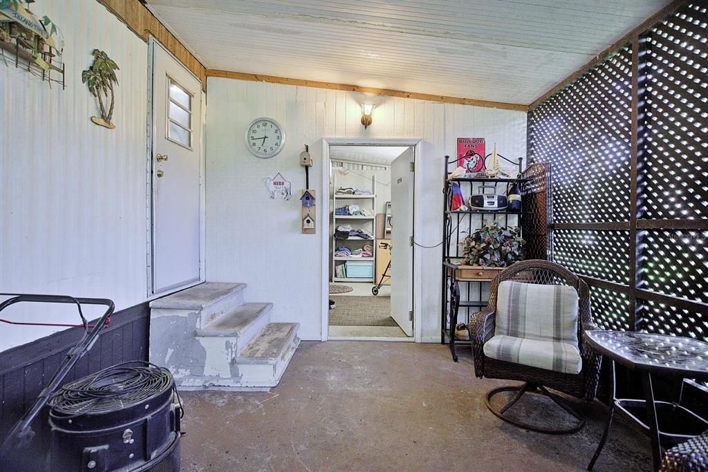 For Sale: $130,000 (2 beds, 2 baths, 938 Square Feet)