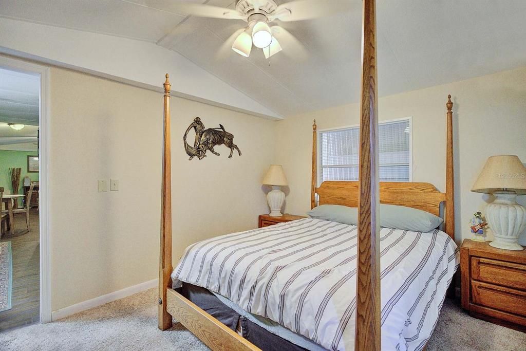 For Sale: $130,000 (2 beds, 2 baths, 938 Square Feet)