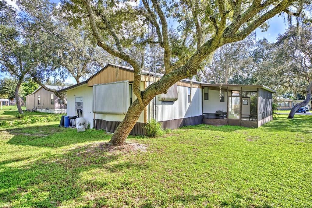 For Sale: $130,000 (2 beds, 2 baths, 938 Square Feet)