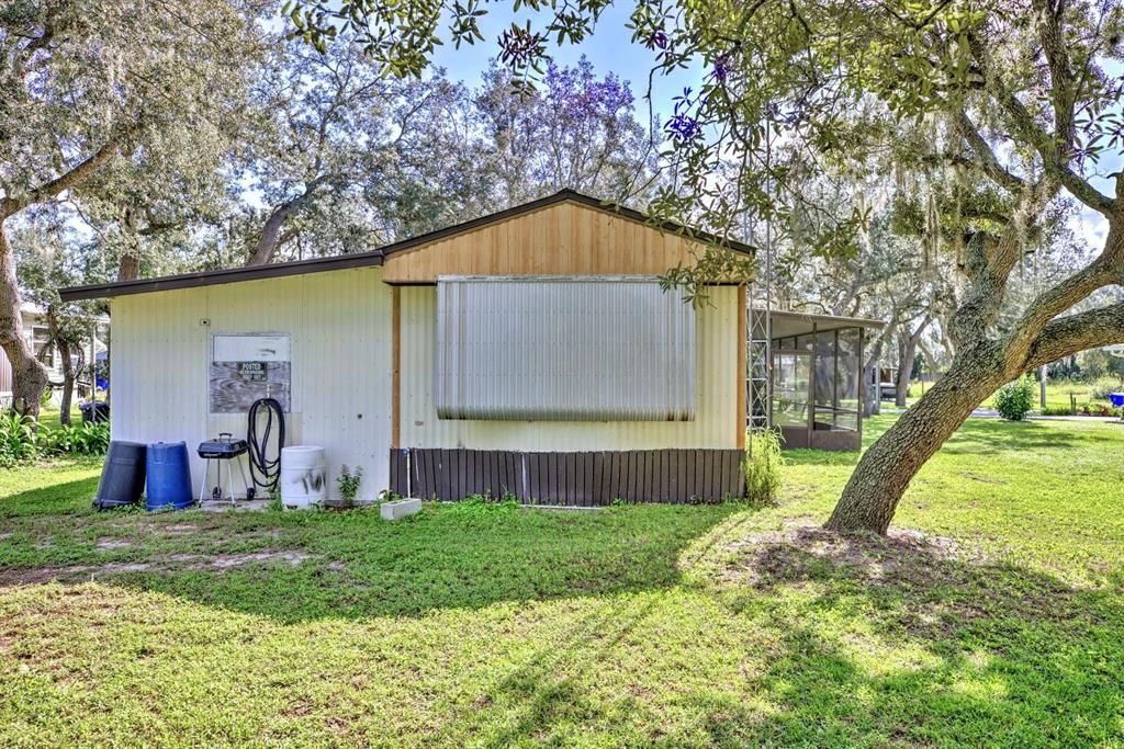 For Sale: $130,000 (2 beds, 2 baths, 938 Square Feet)