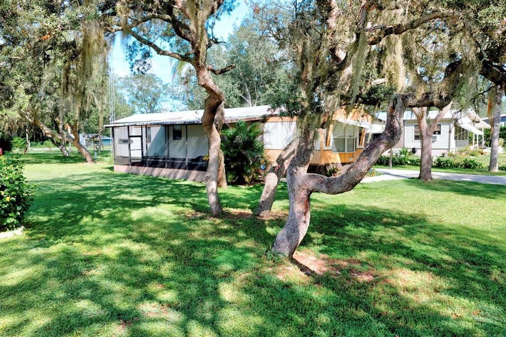 For Sale: $130,000 (2 beds, 2 baths, 938 Square Feet)