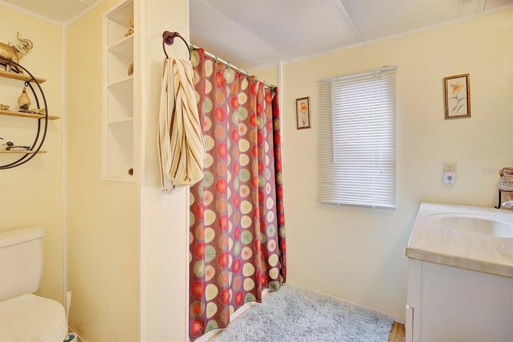 For Sale: $130,000 (2 beds, 2 baths, 938 Square Feet)