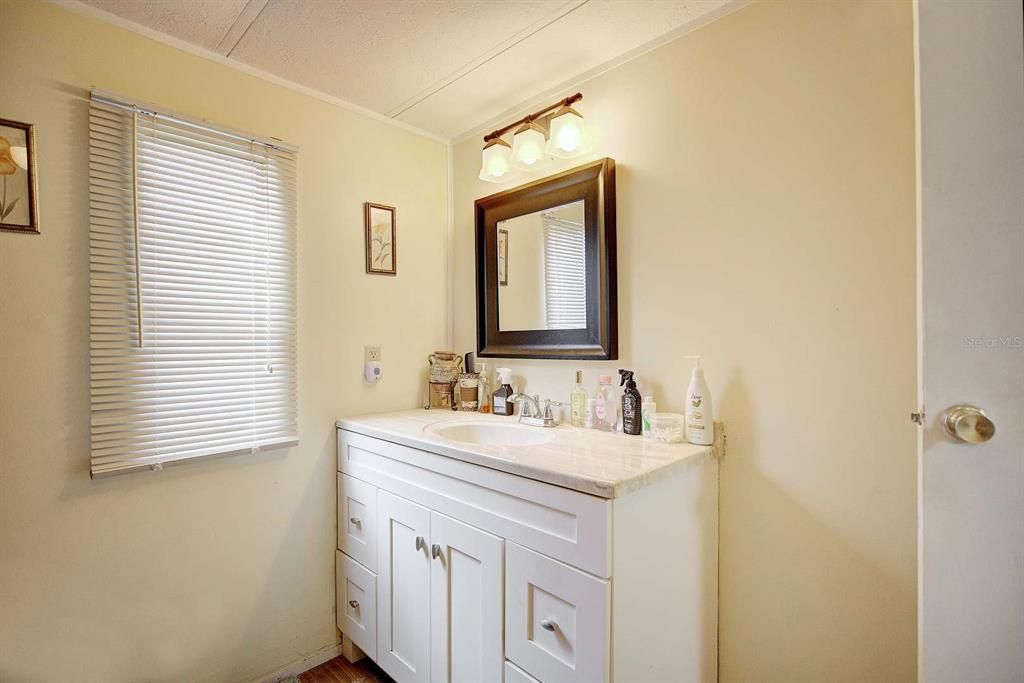 For Sale: $130,000 (2 beds, 2 baths, 938 Square Feet)
