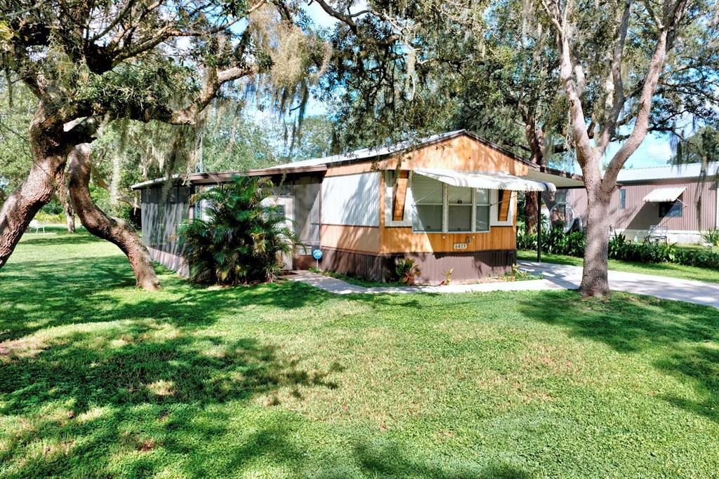 For Sale: $130,000 (2 beds, 2 baths, 938 Square Feet)