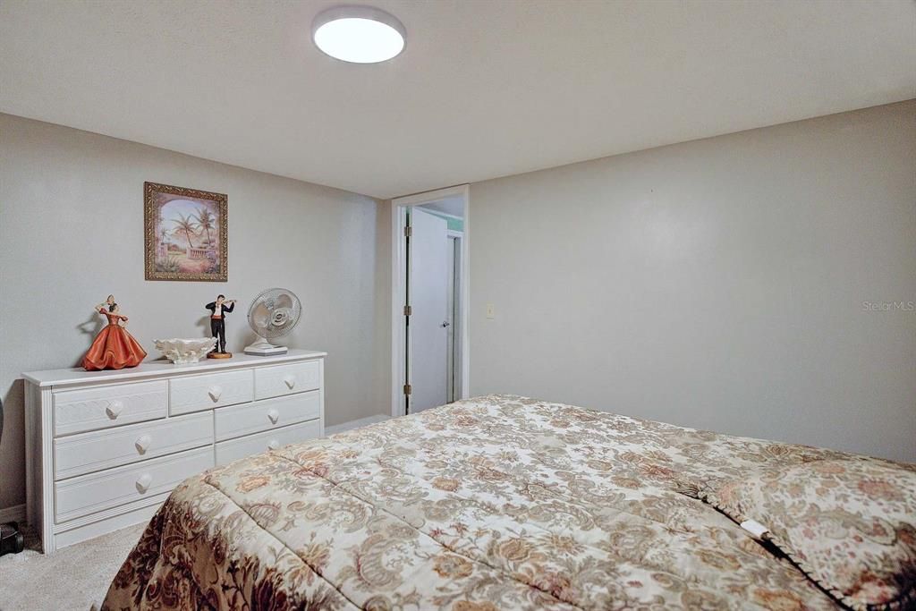 For Sale: $130,000 (2 beds, 2 baths, 938 Square Feet)