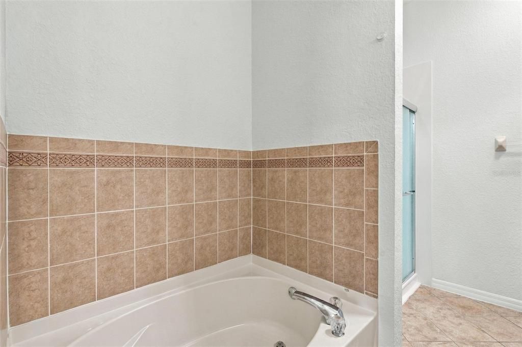 For Sale: $250,000 (3 beds, 2 baths, 1412 Square Feet)