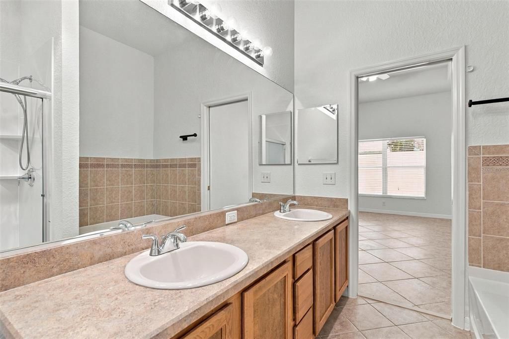 For Sale: $250,000 (3 beds, 2 baths, 1412 Square Feet)