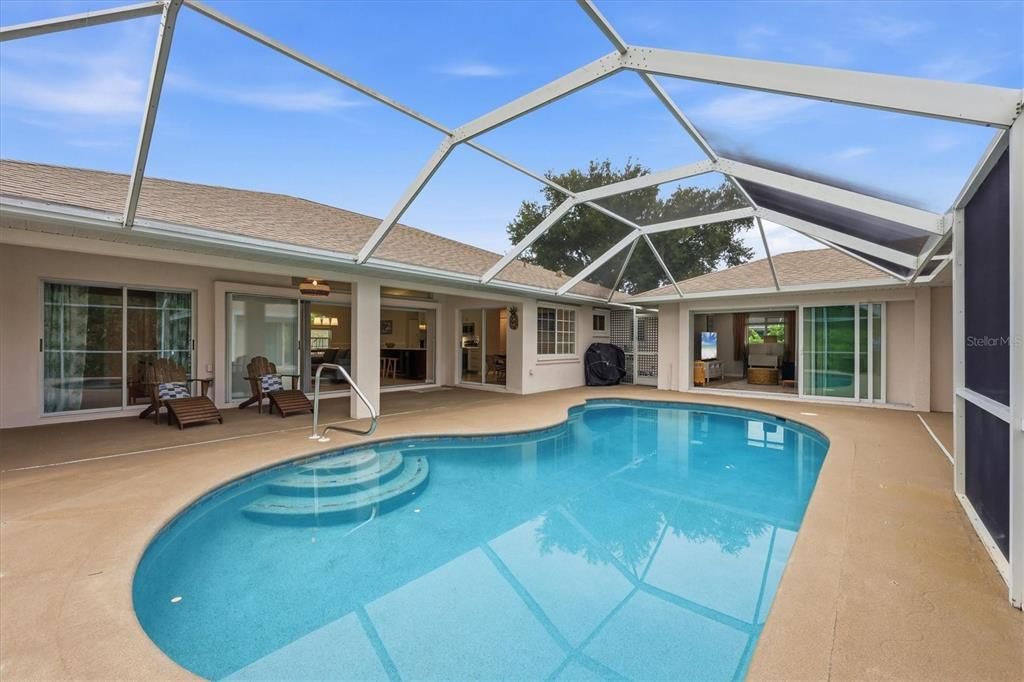 En Venta: $699,950 (5 camas, 3 baños, 2904 Pies cuadrados)