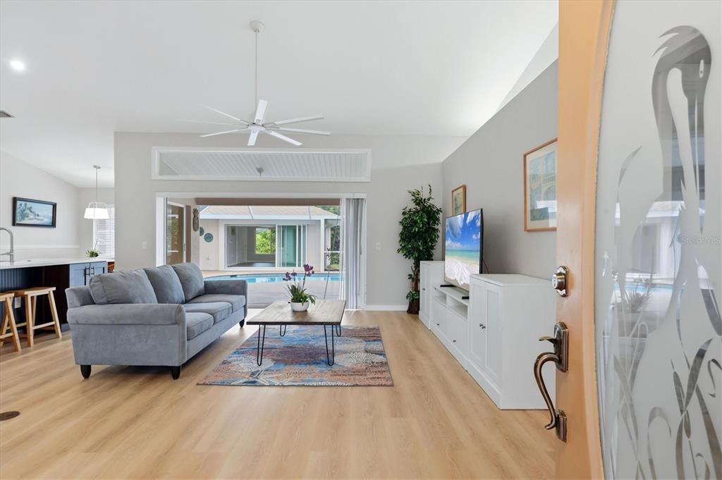 En Venta: $699,950 (5 camas, 3 baños, 2904 Pies cuadrados)
