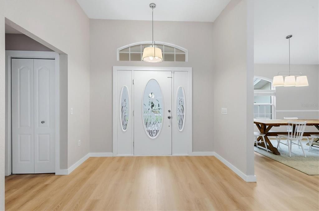 En Venta: $699,950 (5 camas, 3 baños, 2904 Pies cuadrados)