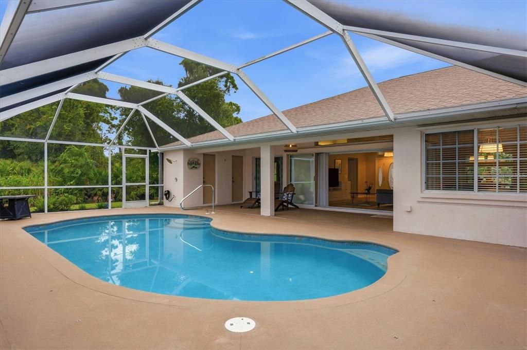 En Venta: $699,950 (5 camas, 3 baños, 2904 Pies cuadrados)