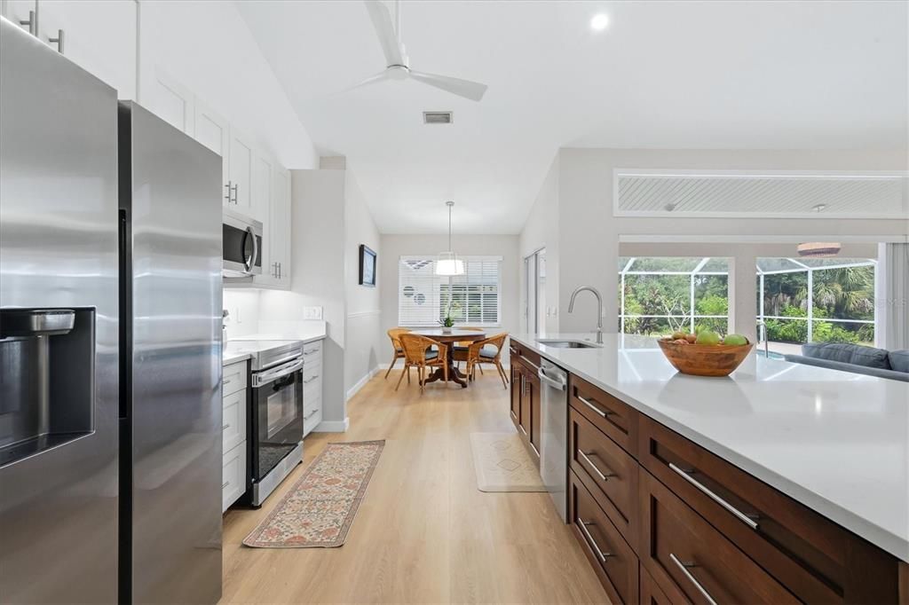 En Venta: $699,950 (5 camas, 3 baños, 2904 Pies cuadrados)