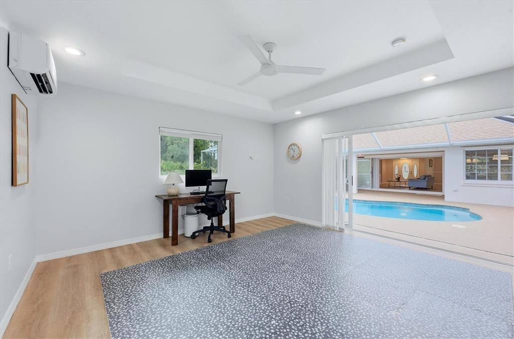 En Venta: $699,950 (5 camas, 3 baños, 2904 Pies cuadrados)