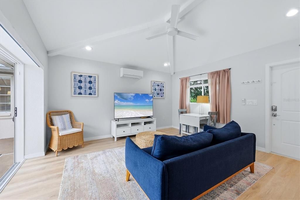 En Venta: $699,950 (5 camas, 3 baños, 2904 Pies cuadrados)