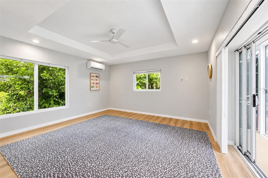 En Venta: $699,950 (5 camas, 3 baños, 2904 Pies cuadrados)