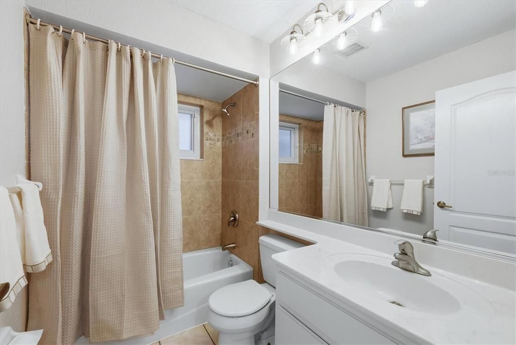 En Venta: $699,950 (5 camas, 3 baños, 2904 Pies cuadrados)
