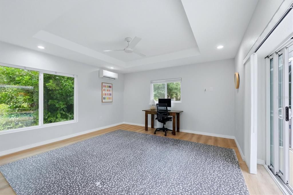 En Venta: $699,950 (5 camas, 3 baños, 2904 Pies cuadrados)