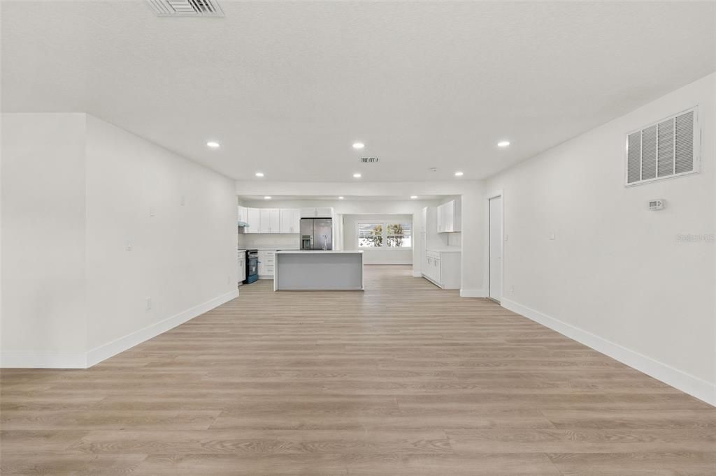 For Rent: $3,999 (5 beds, 2 baths, 1916 Square Feet)