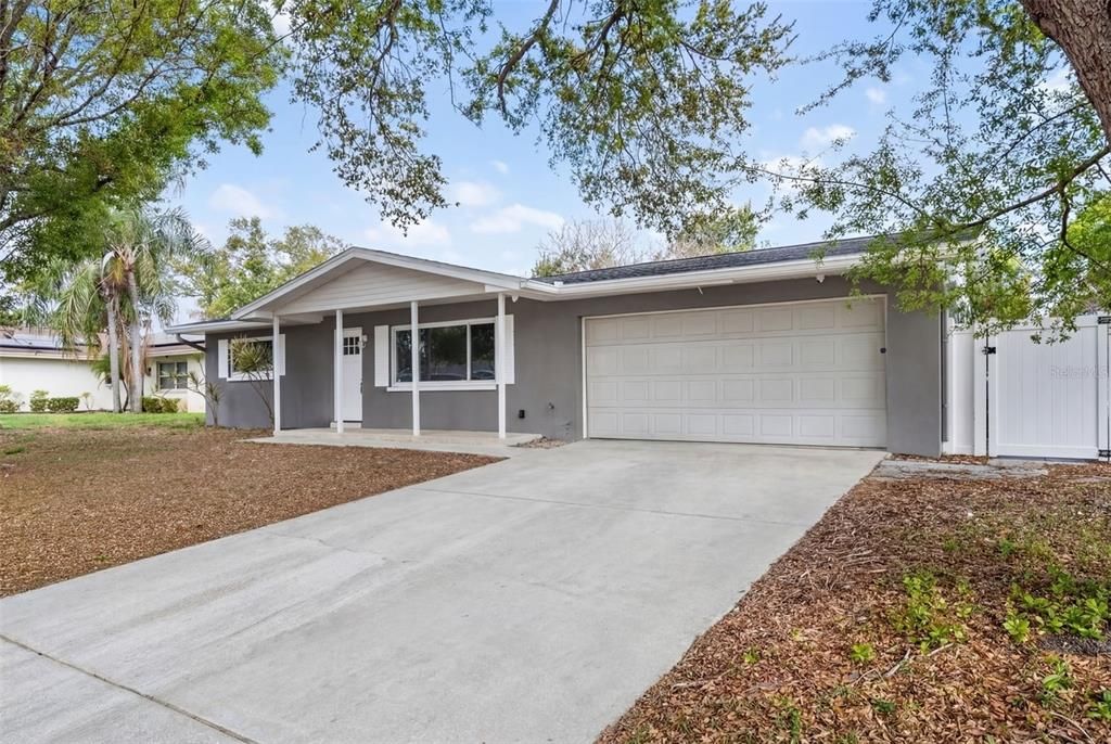 For Rent: $3,999 (5 beds, 2 baths, 1916 Square Feet)