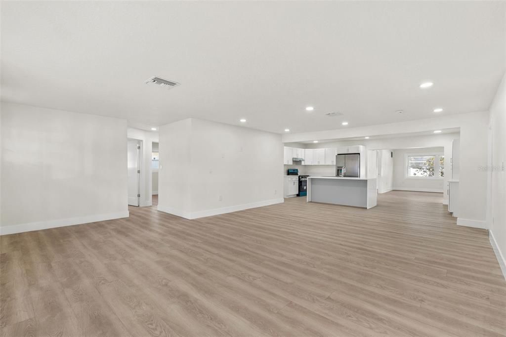 For Rent: $3,999 (5 beds, 2 baths, 1916 Square Feet)