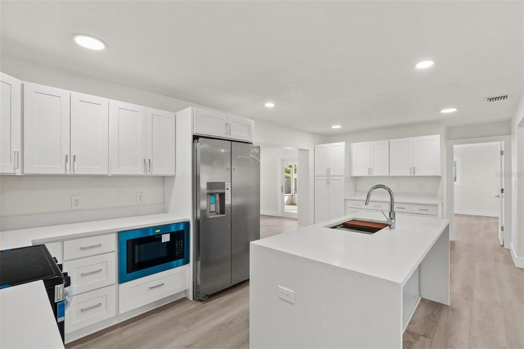 For Rent: $3,999 (5 beds, 2 baths, 1916 Square Feet)