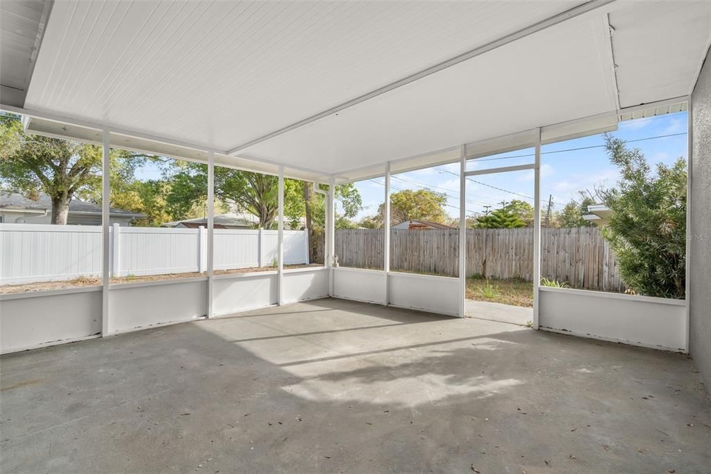 For Rent: $3,999 (5 beds, 2 baths, 1916 Square Feet)