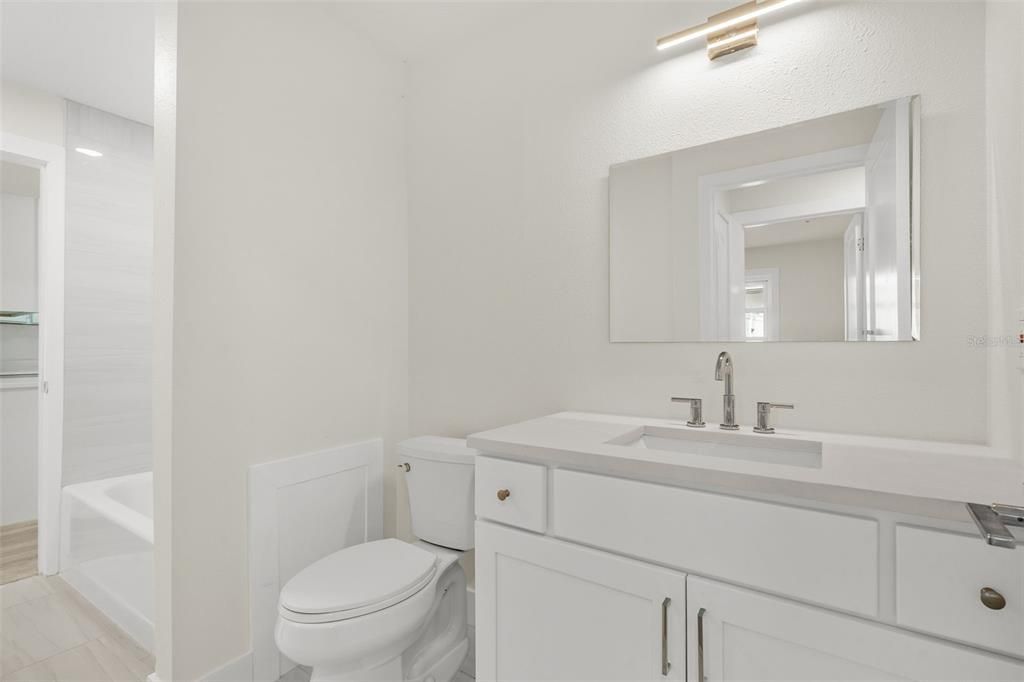 For Rent: $3,999 (5 beds, 2 baths, 1916 Square Feet)