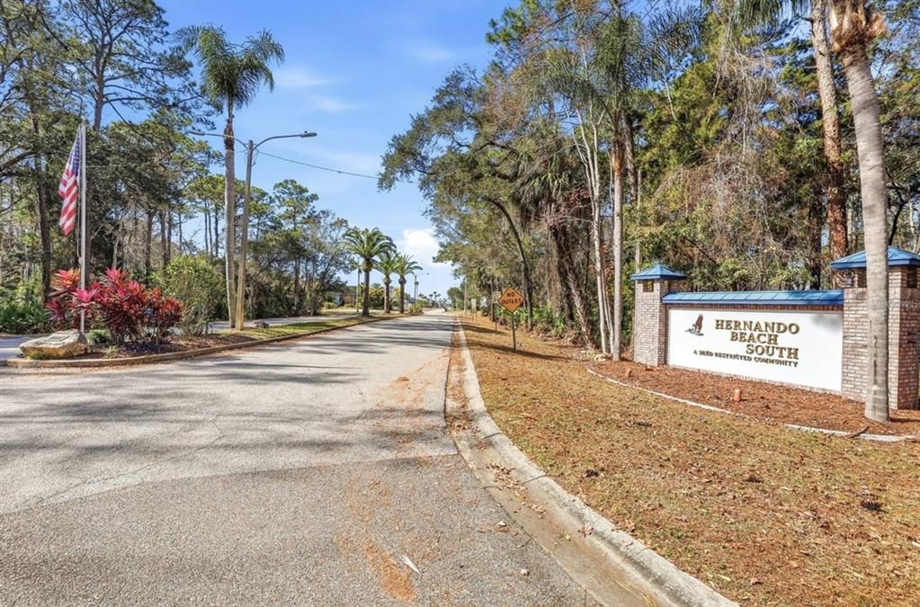 На продажу: $52,900 (0.17 acres)