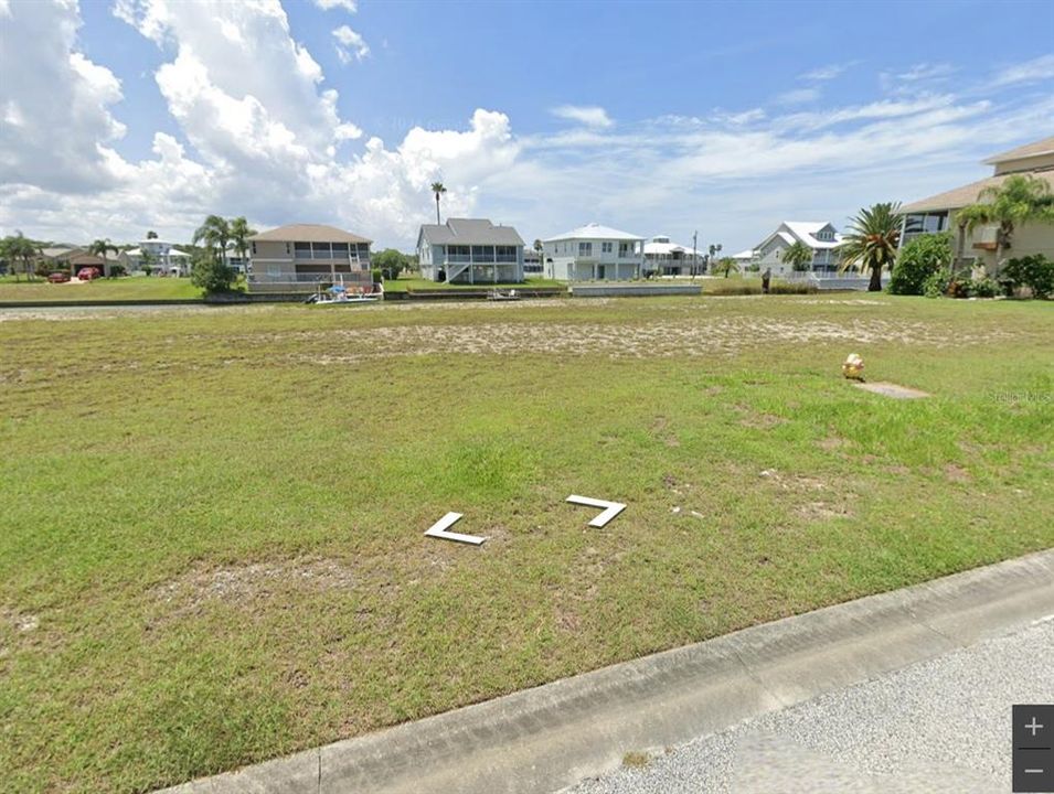 На продажу: $52,900 (0.17 acres)