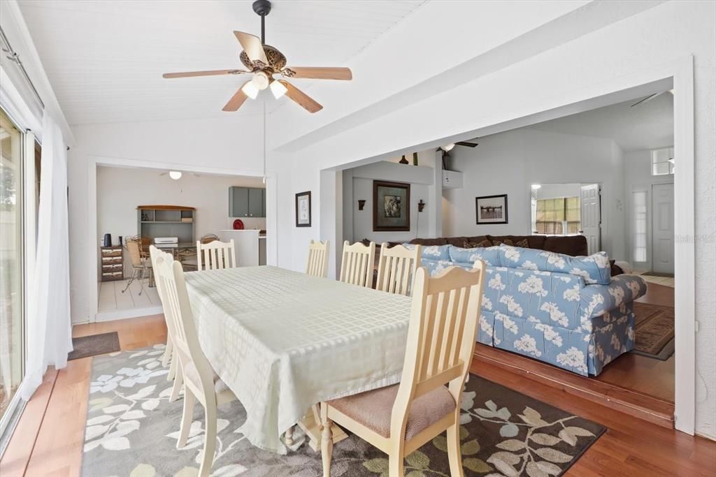 : $344,900 (4 camas, 2 baños, 1995 Pies cuadrados)