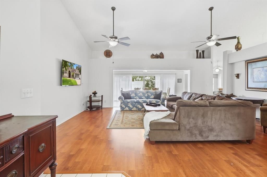 : $344,900 (4 camas, 2 baños, 1995 Pies cuadrados)