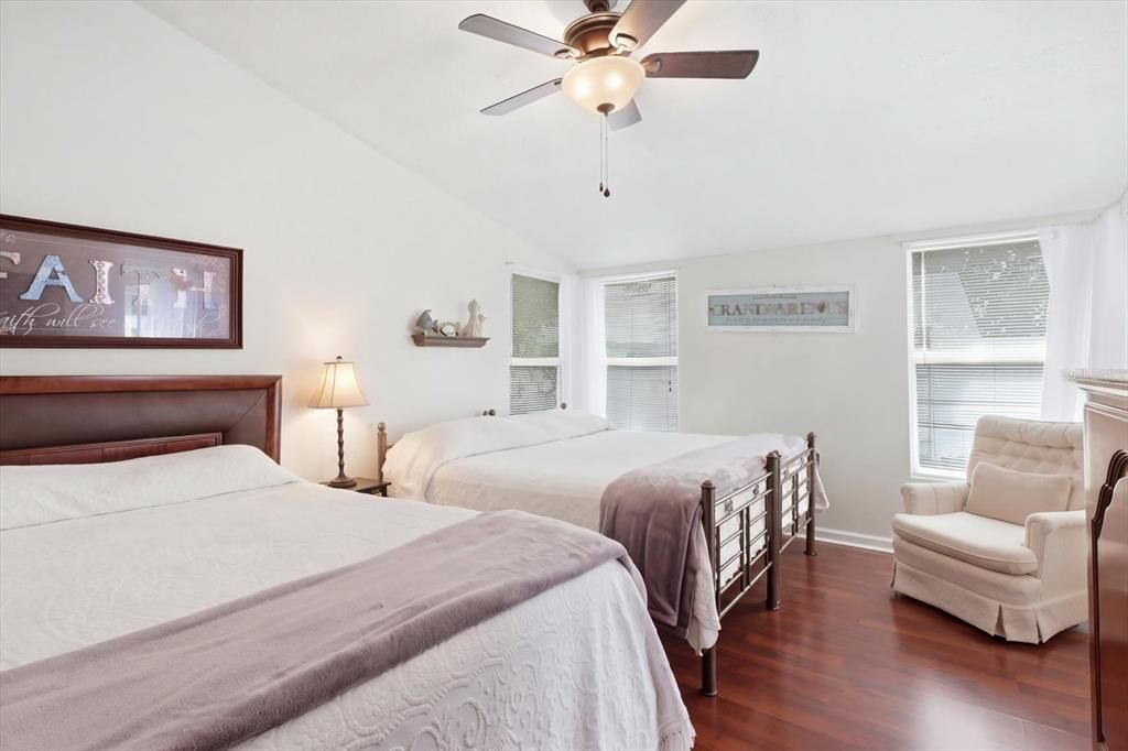 : $344,900 (4 camas, 2 baños, 1995 Pies cuadrados)