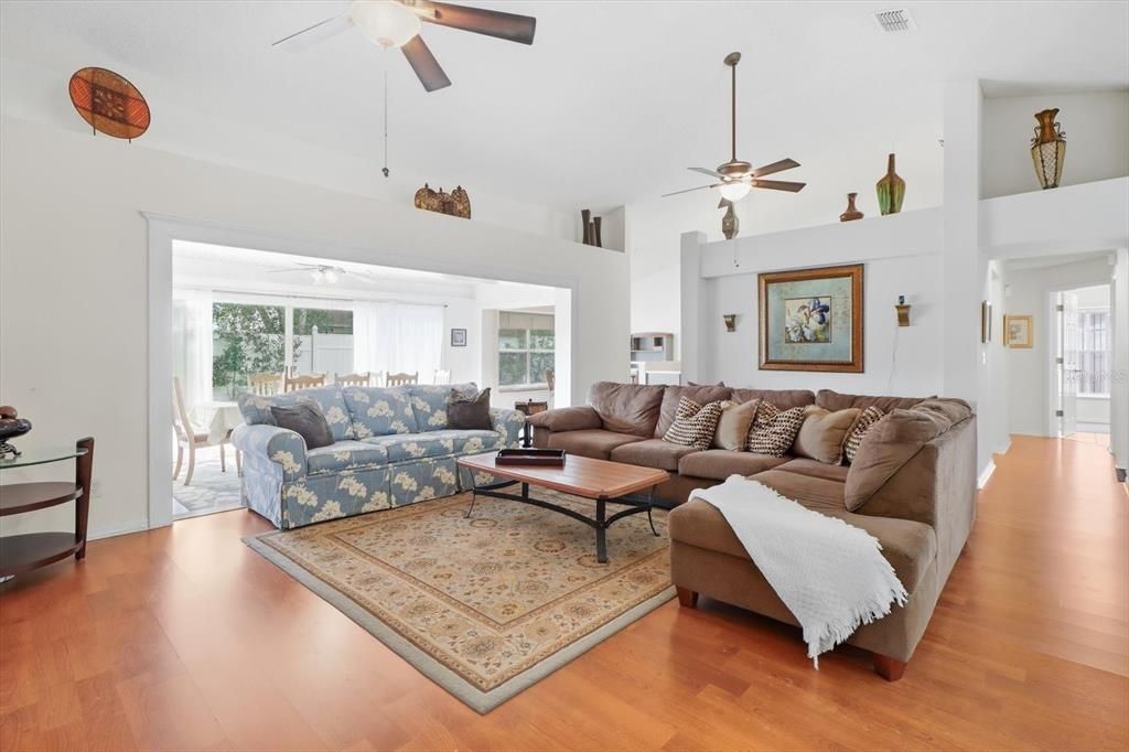 : $344,900 (4 camas, 2 baños, 1995 Pies cuadrados)