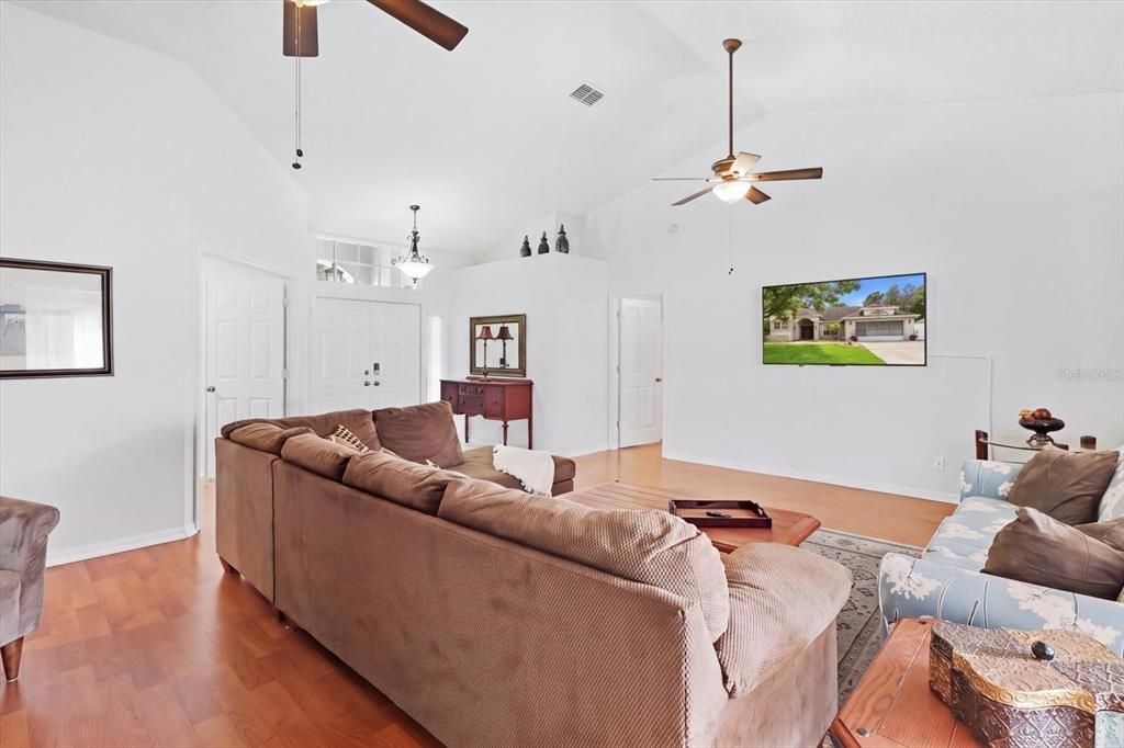: $344,900 (4 camas, 2 baños, 1995 Pies cuadrados)