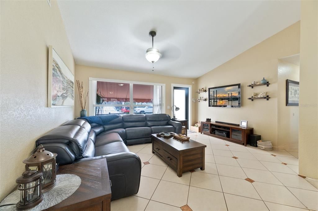 En Venta: $515,000 (3 camas, 2 baños, 1179 Pies cuadrados)