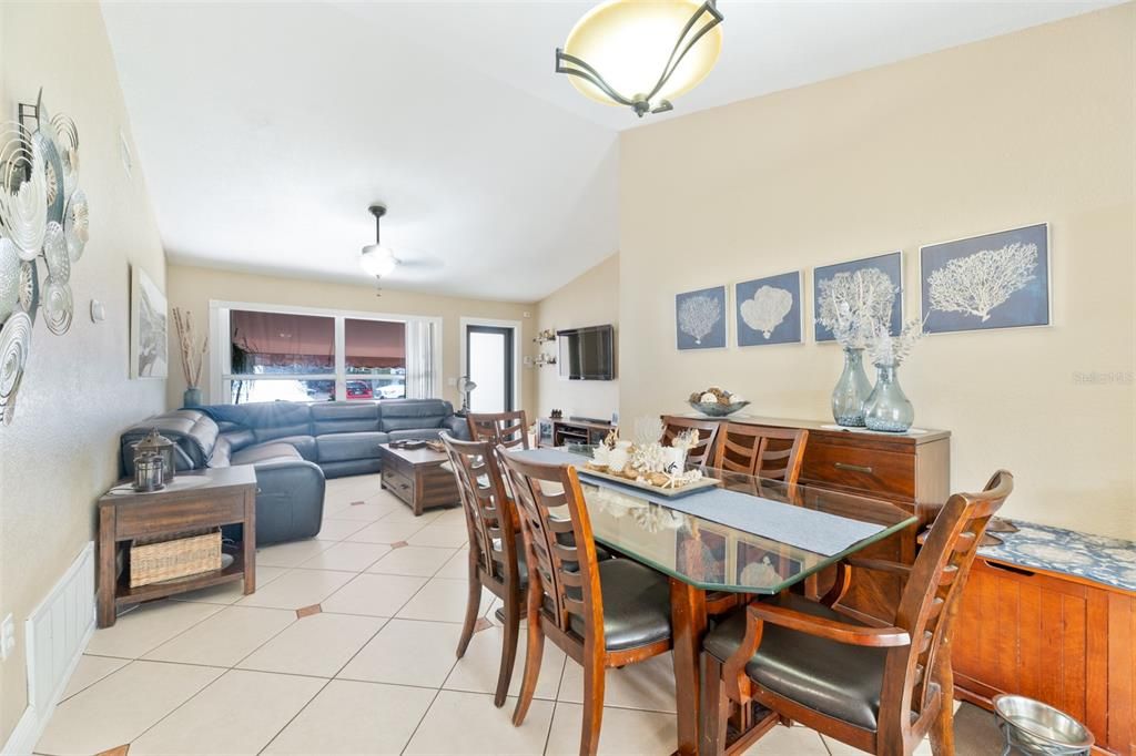 En Venta: $515,000 (3 camas, 2 baños, 1179 Pies cuadrados)