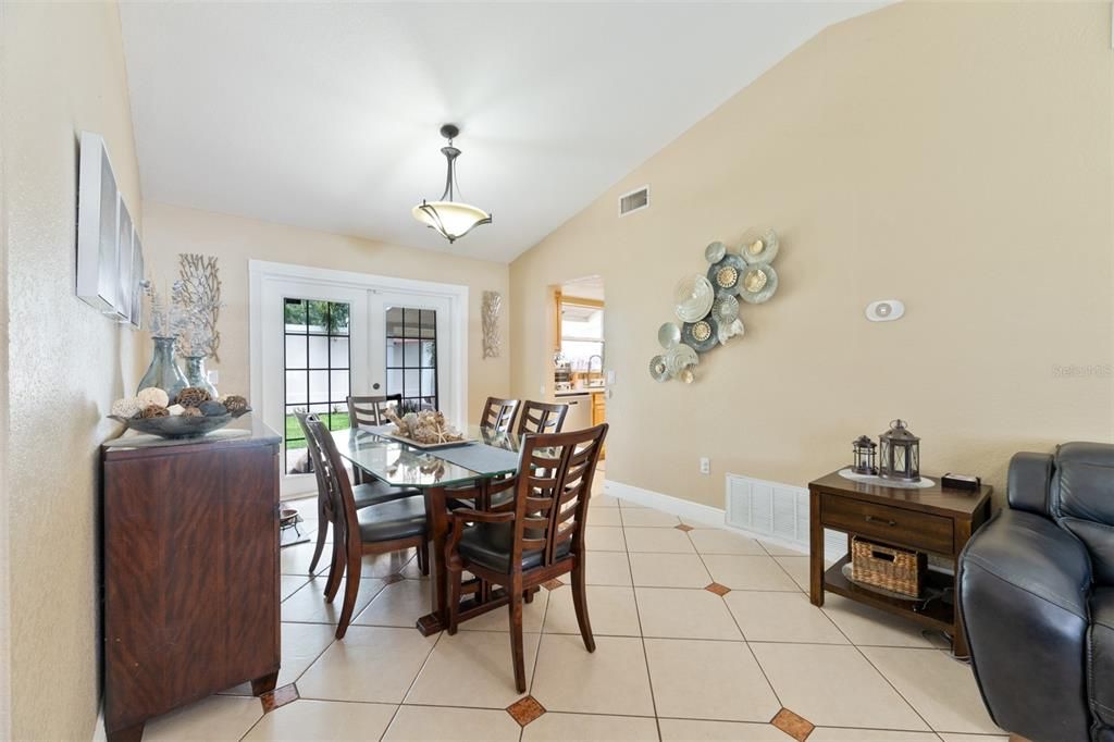 En Venta: $515,000 (3 camas, 2 baños, 1179 Pies cuadrados)