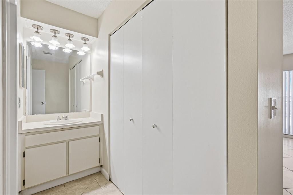 На продажу: $399,990 (3 спален, 2 ванн, 1724 Квадратных фут)