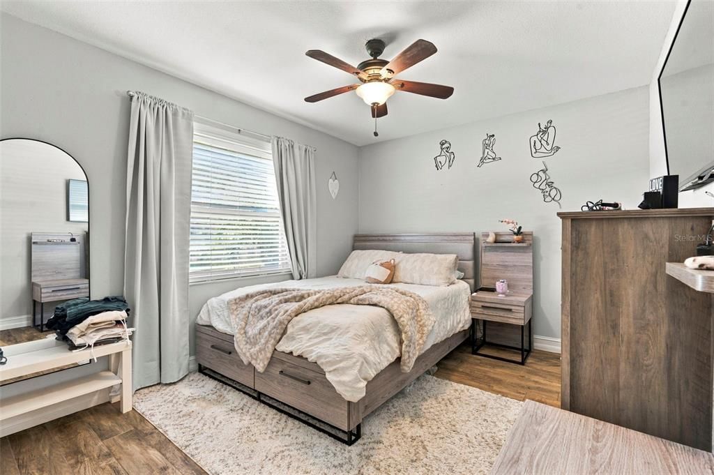 For Sale: $549,900 (3 beds, 2 baths, 1605 Square Feet)