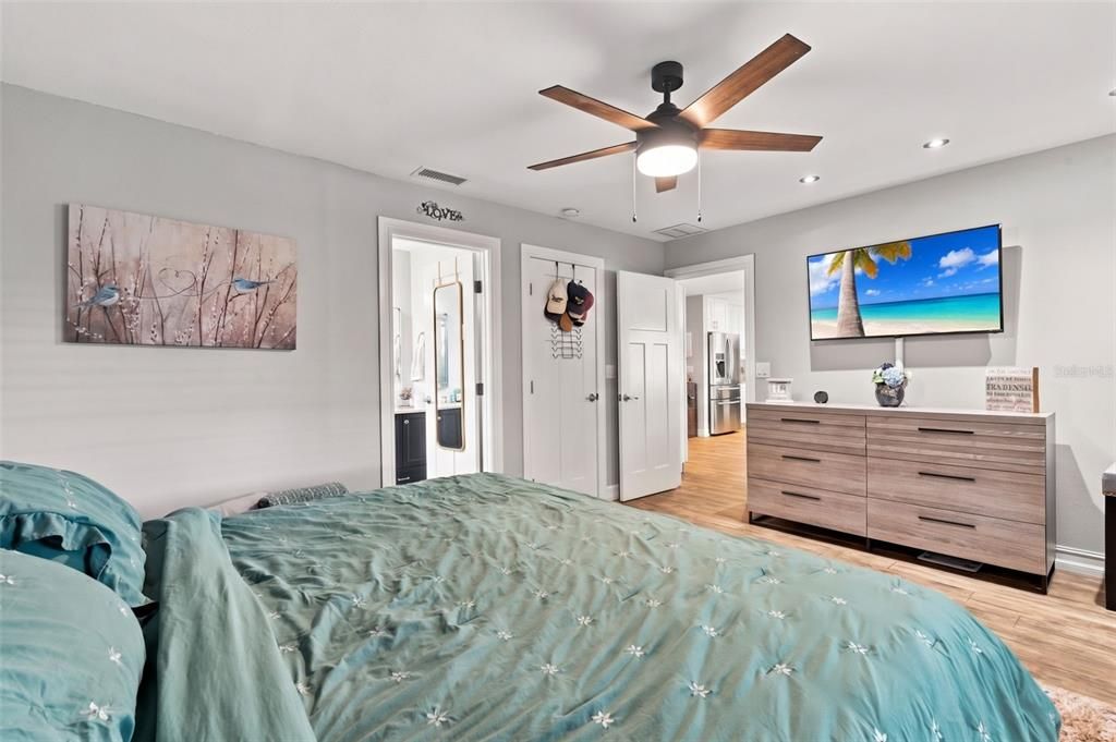 For Sale: $549,900 (3 beds, 2 baths, 1605 Square Feet)