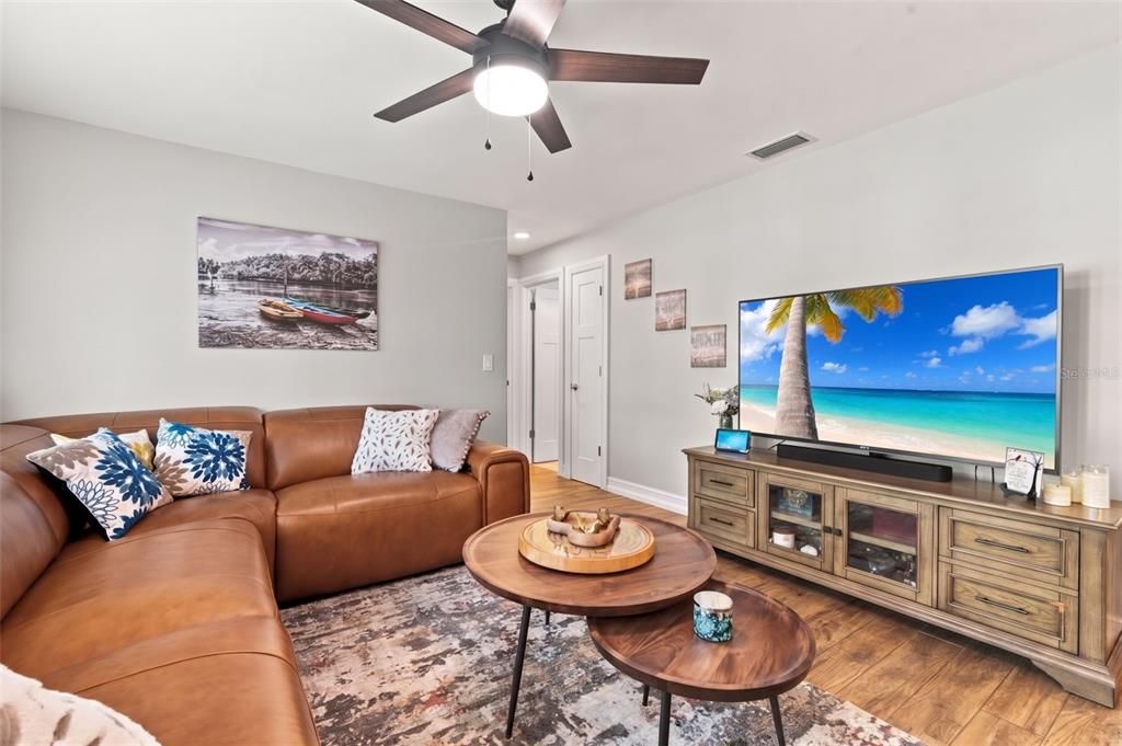 For Sale: $549,900 (3 beds, 2 baths, 1605 Square Feet)